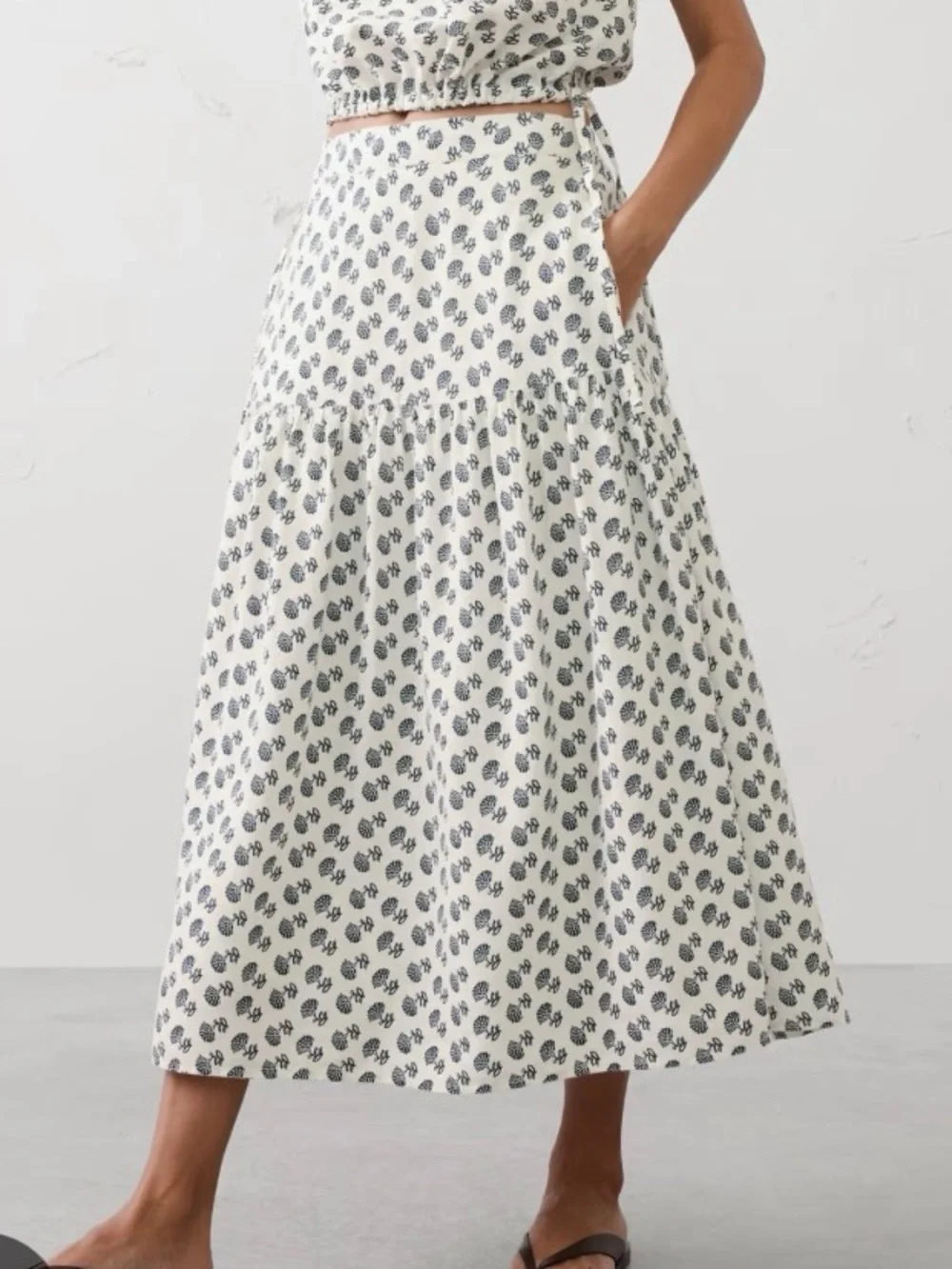 Banana Republic Linen-Blend Tiered Maxi Skirt - Picture 1 of 6